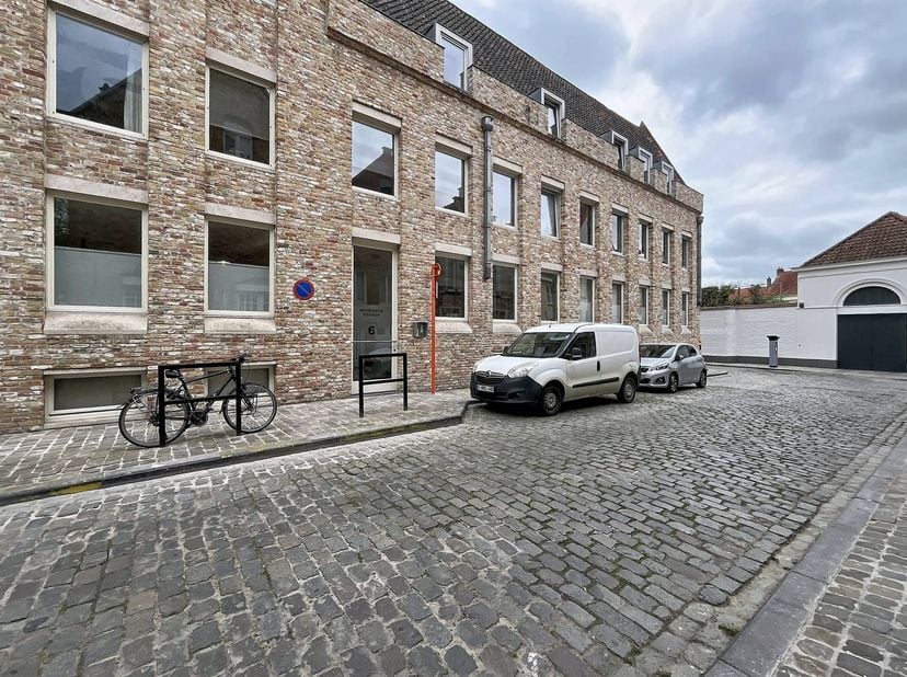 Appartement lumineux et prêt à emménager (107 m²) avec terrasse et parking au cœur de Bruges.<br />
<br />
Vous recherchez un appartement élégant et c