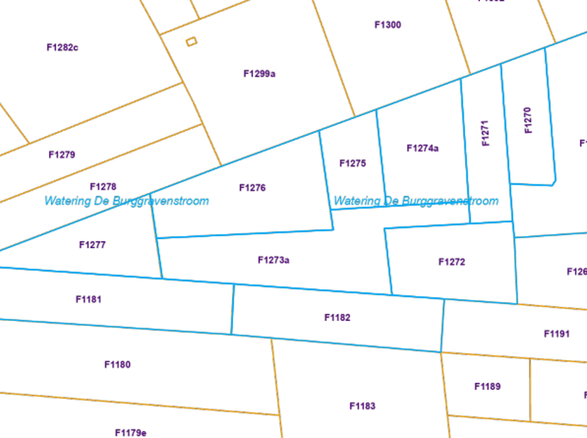 5 GROTE BLOKKEN LANDBOUWGROND - <br />
<br />
KOOP 1.<br />
Een blok landbouwgrond, gelegen aan de Biezenstraat, sectie F nrs. 201A en 202, samen groo