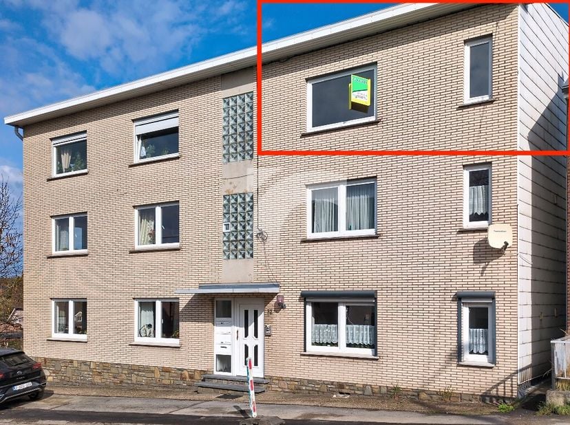 KELMIS Soufflet, 32 bte 4 : Lumineux appartement avec 1 chambre à coucher et un garage (1 voiture), situé à proximité du centre. Après quelques travau