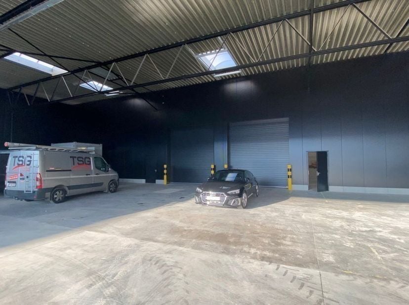 Bedrijfsvastgoed te huur in Everdongenlaan 23 bus U7,
                    2300 Turnhout