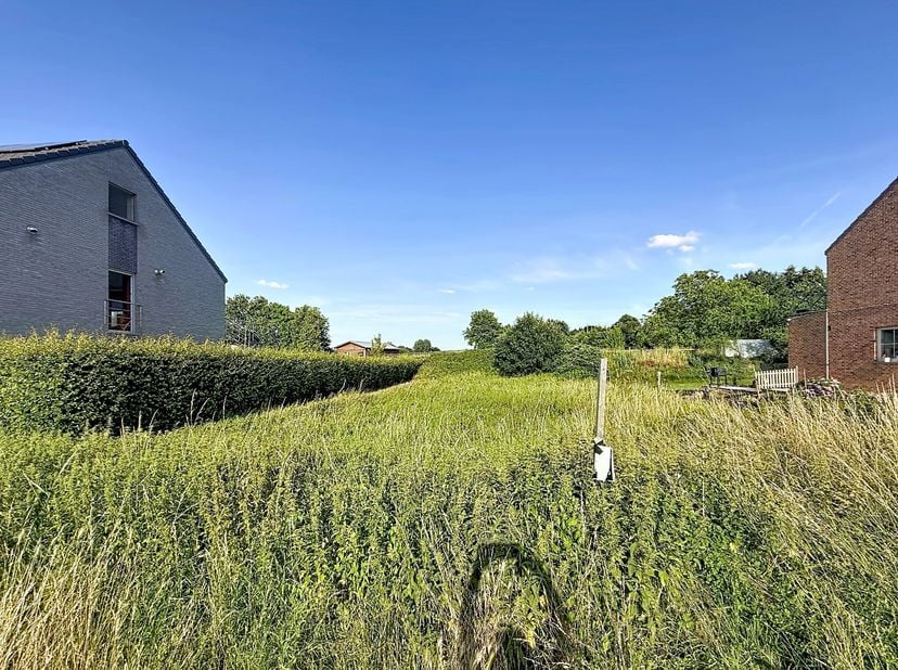 Droom je ervan om jouw eigen woning te bouwen op een rustige locatie met een vlotte bereikbaarheid? Dan is deze bouwgrond van 485 m² in het charmante