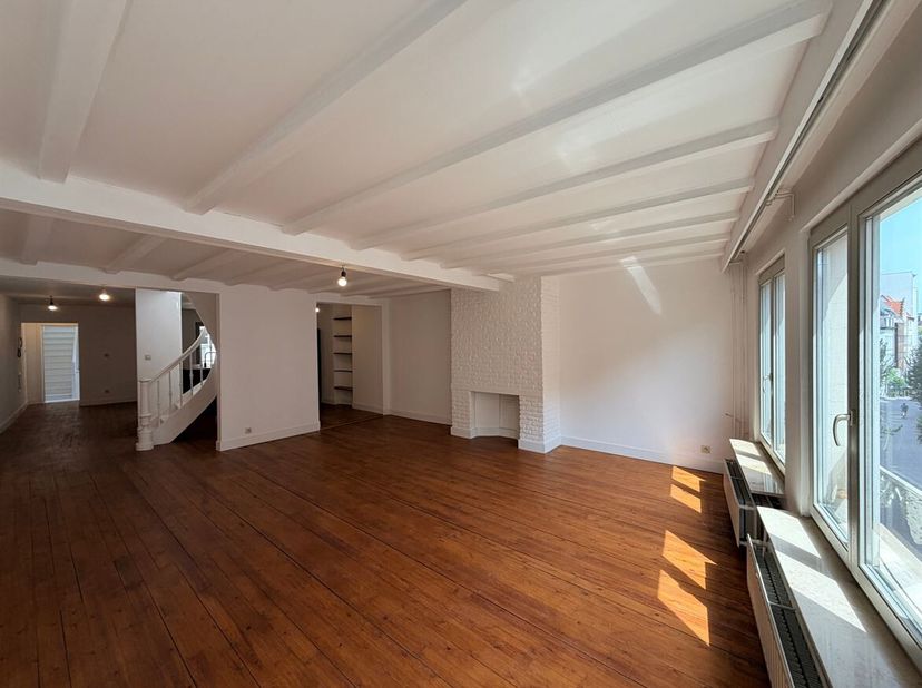 Duplex appartement met dakterras in hartje Antwerpen<br />
Ligging: Te midden van het historisch stadscentrum van Antwerpen kan u deze duplex terugvin