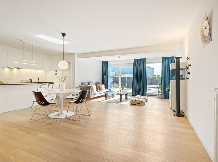 Bent u op zoek naar een gezellig appartement in een rustige doch centrale omgeving?&amp;nbsp;Kom dan zeker eens kijken naar dit gelijkvloers appartement!<