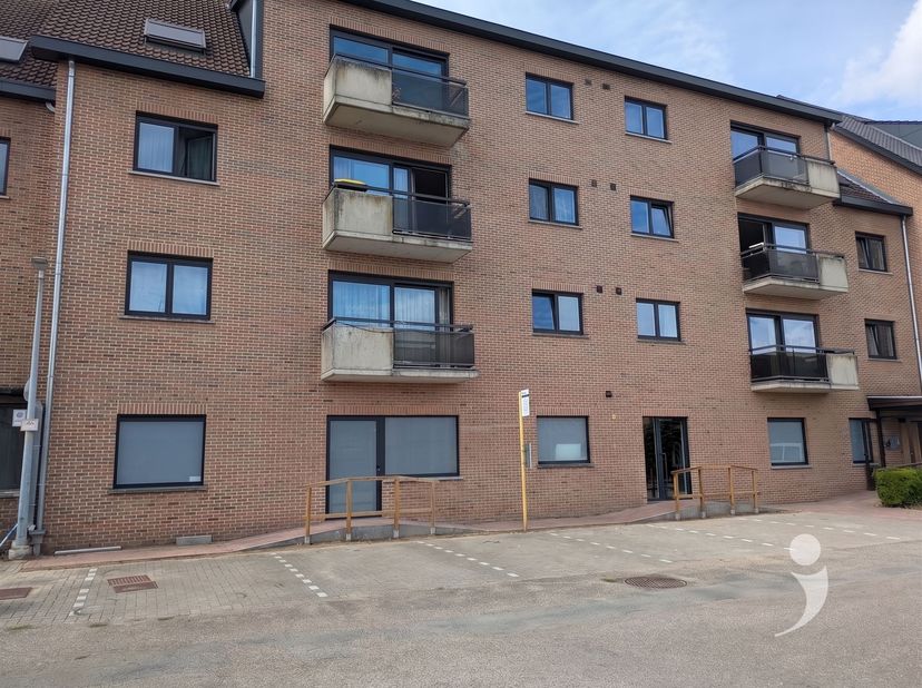 Appartement met rustige ligging in een autoluwe wijk vlak bij het centrum van Aarschot.<br />
Dit instapklare appartement is in 2026 volledig en gron