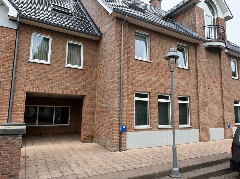 Bien professionnel à louer
                    à 3690 Zutendaal