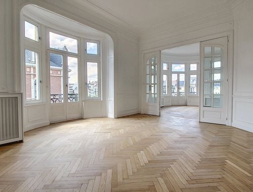                                         Appartement à louer à Etterbeek, € 3.850
