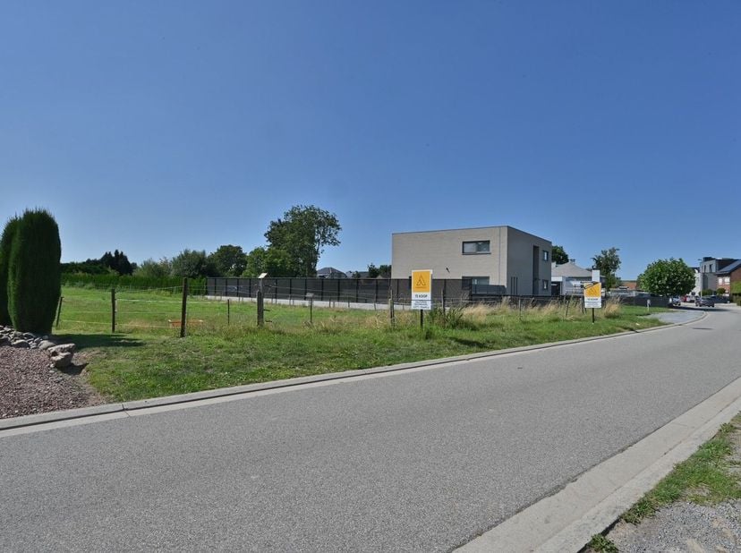 Terrain à vendre
                    à 3620 Veldwezelt