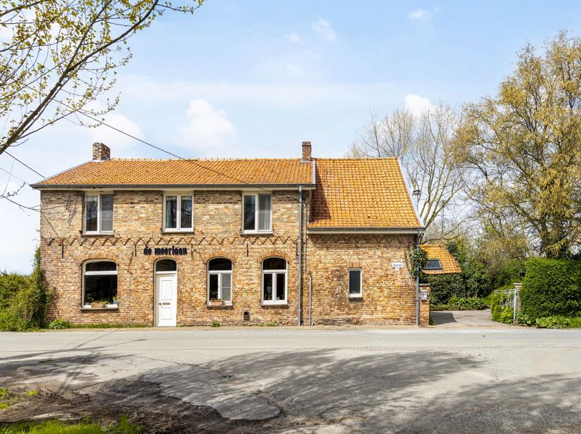Bent u op zoek naar een authentieke hoeve met karakter en uitstraling? Ontdek dan domein 'De Meerlaan', idyllisch gelegen in het landelijke Esen, op d