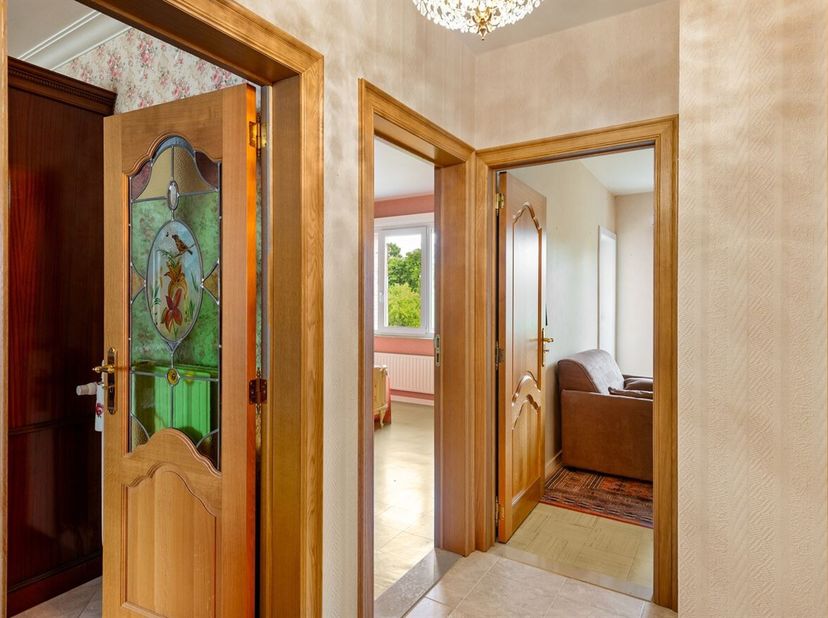 Appartement rénové de 2 chambres à coucher avec terrasse ensoleillée orientée sud-ouest à vendre à Berchem.<br />
Description de l'appartement :<br />