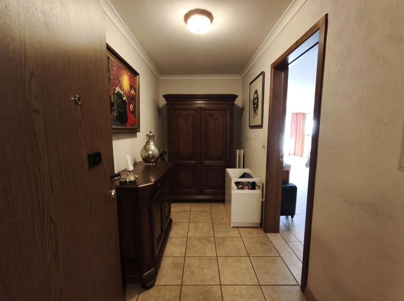 Appartement met 2 slaapkamers + extra kamer en garage<br />
<br />
<br />
<br />
Ligging<br />
<br />
Gelegen aan de Postelarenweg 2 bus 6 te Mol,