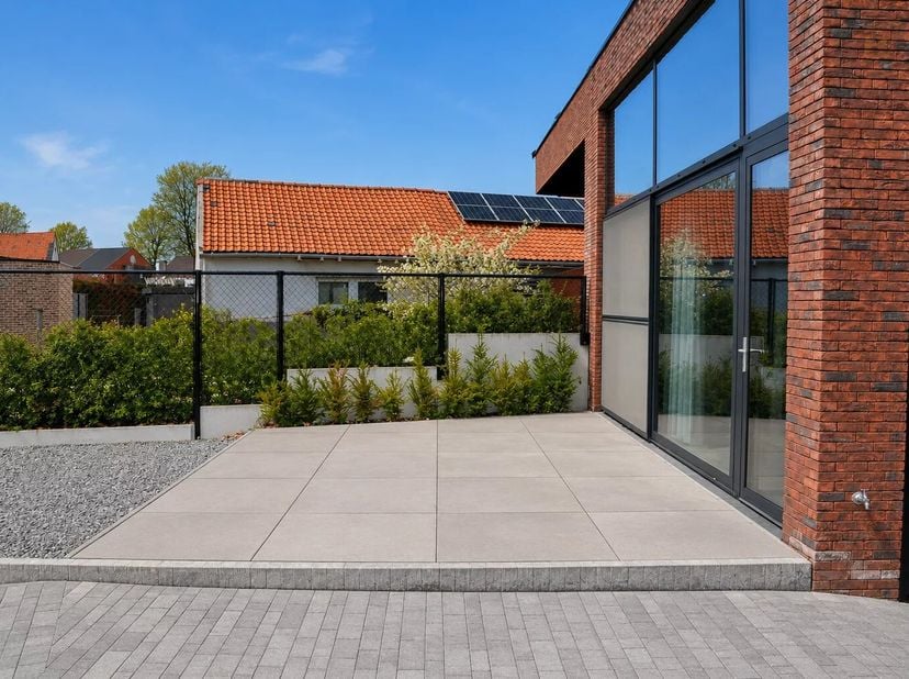 ENERGIEZUINIG EN ZEER KWALITATIEF APPARTEMENT MET 2 SLPK VAN 114,41 M² IN TONGEREN.<br />
Kwalitatief wonen op een centrale locatie in een recent gebo