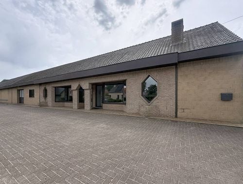                                         Bâtiment d’entreprise à louer à Lokeren, € 4.995

