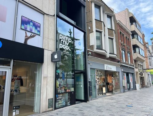                                         Bien commercial à louer à Roeselare, € 2.800
