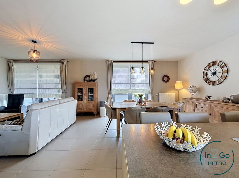 Ruim en lichtrijk appartement op toplocatie in Hasselt. Dankzij de centrale ligging woont u vlakbij winkels, scholen, openbaar vervoer, belangrijke in