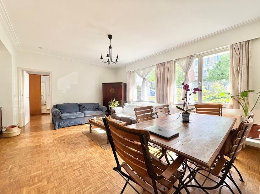 WOLUWE SAINT LAMBERT, Georges Henri wijk (M&amp;eacute;tro Gribaumont). Mooi gemeubileerd APPARTEMENT (1 slaapkamer/1 badkamer) van 65 m&amp;sup2;. Gelegen op