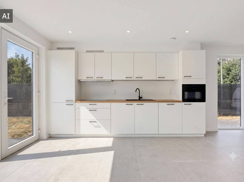 Bent u op zoek naar een moderne en energiezuinige gezinswoning in een rustige, kindvriendelijke omgeving? Dit splinternieuwe huis te koop in het charm
