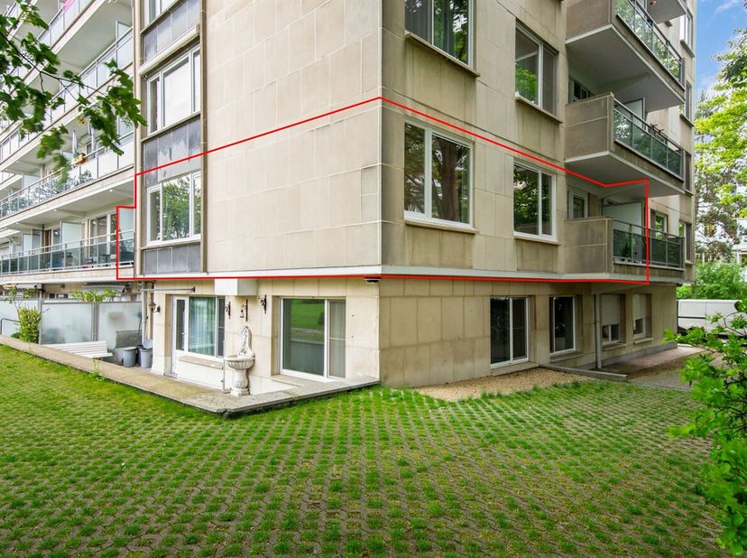 Instapklaar appartement van 110 m² met 3 slaapkamers en 2 terrassen<br />
Dit gezellige en instapklare appartement bevindt zich op de eerste verdiepin