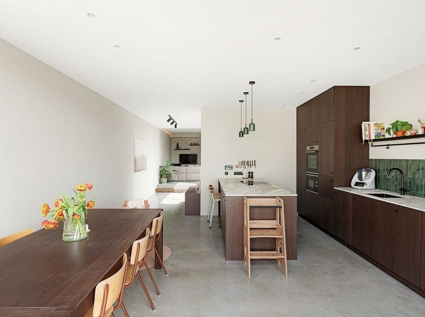 Prachtig gerenoveerde woning op een toplocatie in Knokke, met open zichten over de Knokse polders en op slechts enkele minuten van het commerciële cen