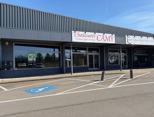                                         Bureaux à louer à Etalle, € 2.850
