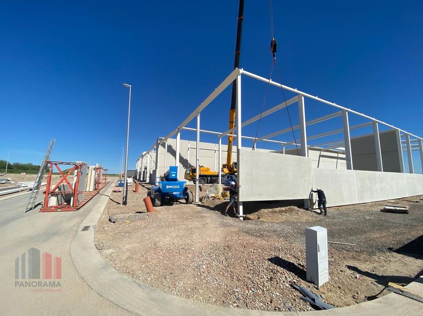 Strategisch gelegen KMO-unit van 955 m² te koop in Riemst. De unit maakt deel uit van het gloednieuwe KMO-park 'Op t' Reeck' bestaande uit 35 units, e
