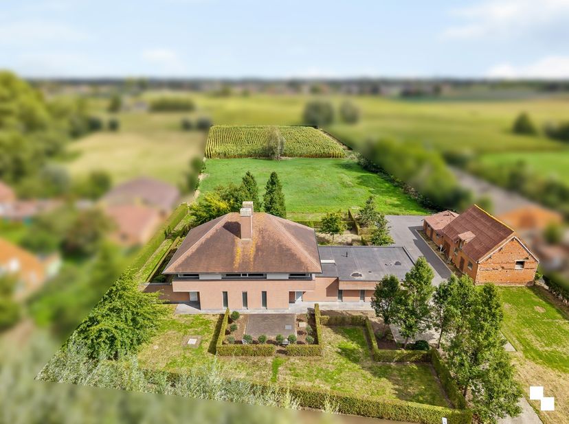 Huis te koop in Oude Bruggeweg 32,
                    8810 Lichtervelde