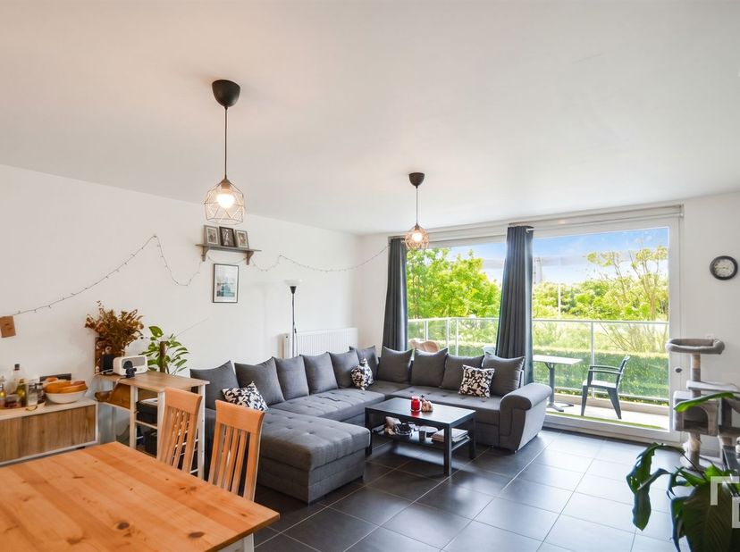 Aan de Westkaai, op een boogscheut van centrum Ieper bevindt zich dit appartement met zicht op de Kaai. <br />
<br />
Het appartement bevindt zich o