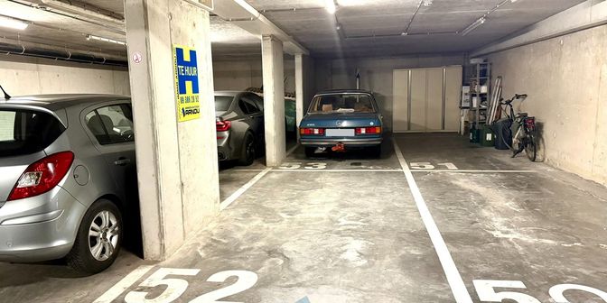 Garage te huur in Gebroeders Nachtergaelestraat P52, 9800 Deinze