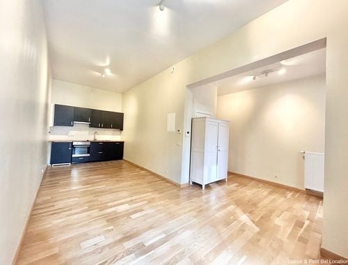                                         Studio te huur in Schaarbeek, € 800
