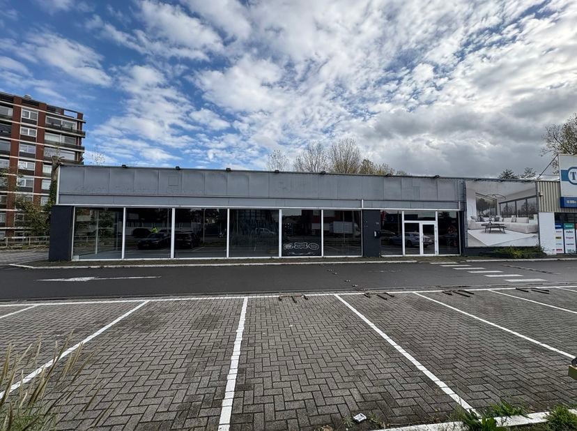 Bien professionnel à louer à Frans Beirenslaan 126,
                    2150 Borsbeek