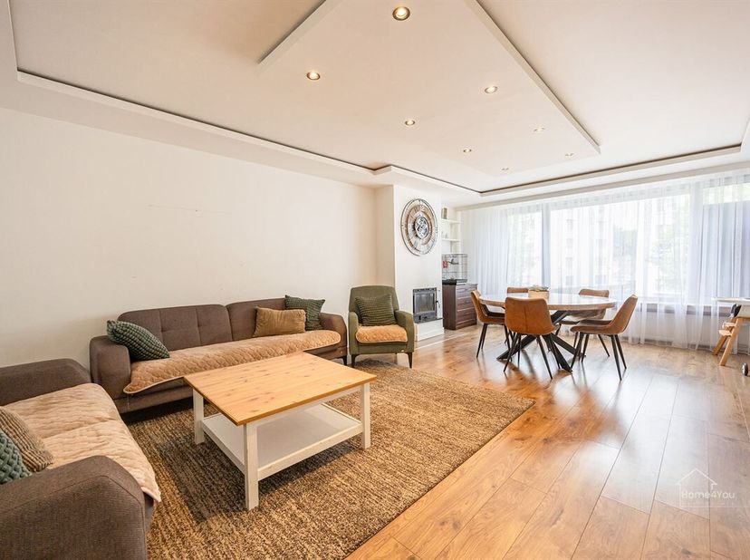 Instapklaar appartement met 3 slaapkamers, zonnig terras en een garagebox te Deurne!<br />
Ideaal gelegen nabij het Rivierenhof met een uitstekende be