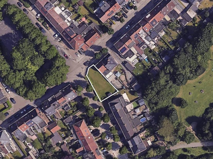 Rustig gelegen bouwgrond voor een halfopen woning. Dankzij de gunstige oriëntatie geniet je de hele dag van de zon. Bovendien geldt er geen bouwverpli