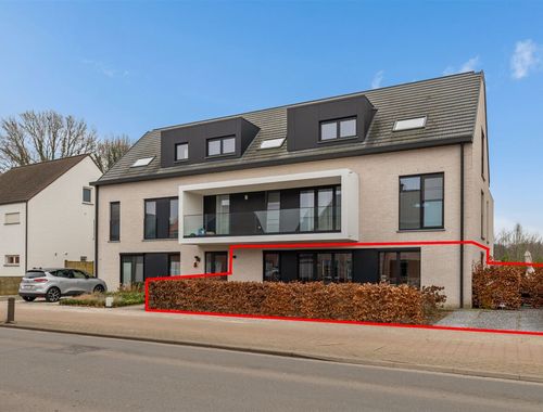                                         Gelijkvloers app. te koop in Oelegem, € 340.000
