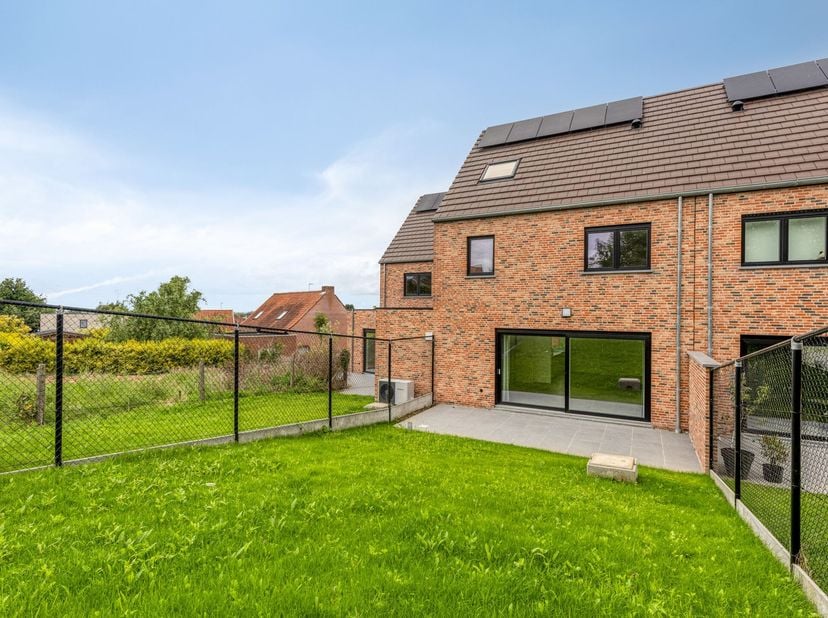 !!&amp;nbsp;Verkoop onder registratierechten&amp;nbsp;(dus&amp;nbsp;geen BTW!!); bij aankoop enige en eigen woning = 2% registratierechten&amp;nbsp;!!<br />
<br />
In