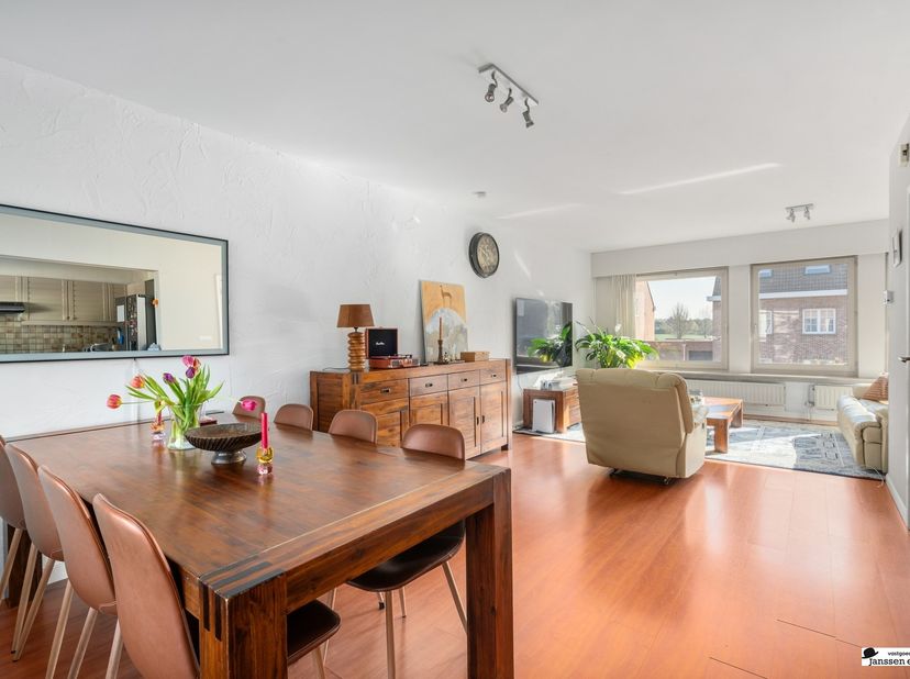 Découvrez cet appartement prêt à louer situé dans un quartier très recherché et accueillant d'Ekeren. La propriété jouit d'un emplacement de choix dan