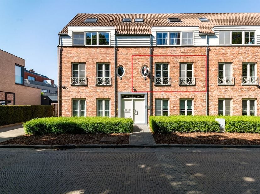 Appartement clé en main de 2 chambres à coucher avec abri de voiture et terrasse spacieuse<br />
Situation : Situé dans le centre d'Oevel, à quelques