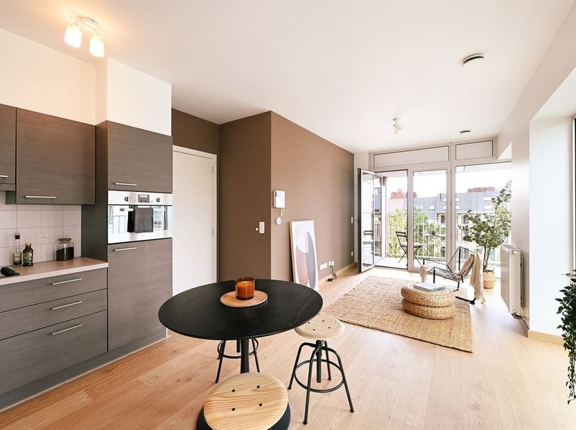 Op de 3de verdieping van de iconische Lichttoren bevindt zich dit instapklare appartement met twee slaapkamers en een gezellig terras.<br />
<br />
De