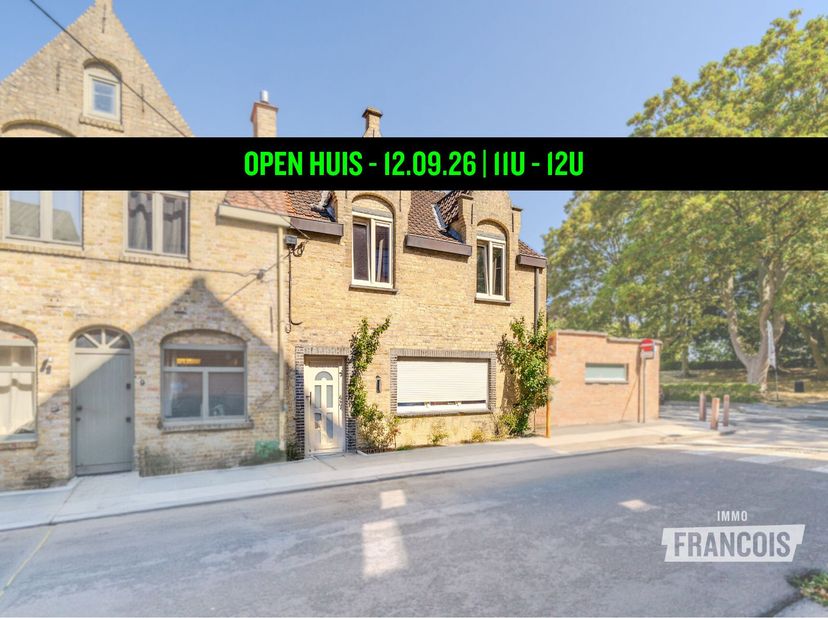 Deze instapklare woning geniet van een absolute topligging in het centrum van Diksmuide, pal aan het stadspark en op wandelafstand van de Grote Markt.