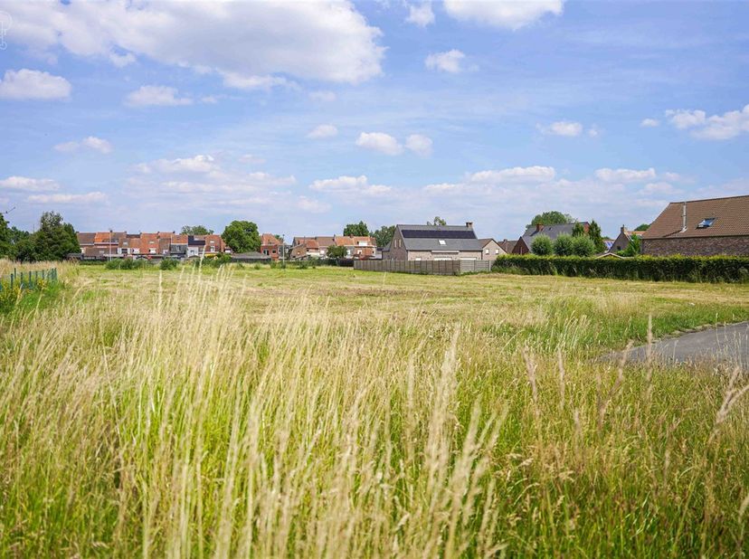 Terrain d'env. 1.299m² repris en lotissement idéalement situé en bout d'impasse dans un quartier calme et prisé de COMINES.<br />
Une belle opportuni