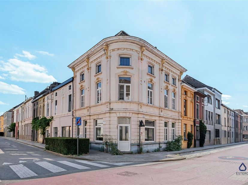 Bien professionnel à vendre
                    à 9000 Gent