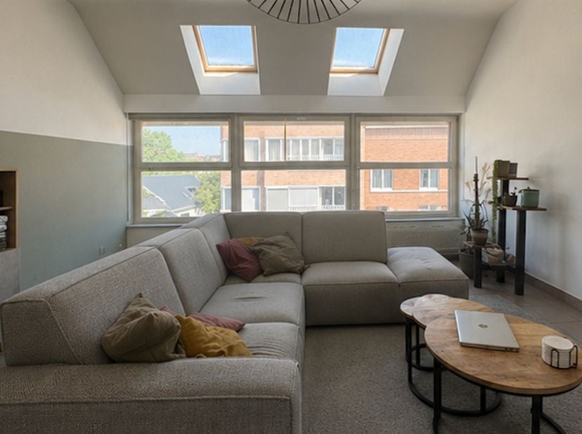 Ruim appartement in het bruisende hart van Gent!<br />
Gelegen recht tegenover het iconische Sint-Jacobsplein, geniet u dagelijks van een prachtig uit