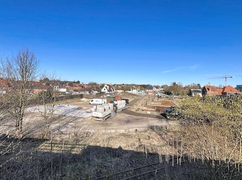 Het project in de Weggevoerdenlaan te Maldegem voorziet 17 nieuwbouwhuizen, waarvan nog 12 huizen te koop zijn.<br />
Belangrijke troef van deze energ