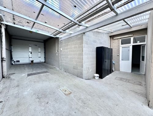                                         Bâtiment d’entreprise à vendre à Auderghem, € 590.000
