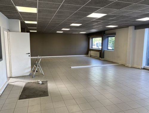                                         Bedrijfsgebouw te huur in Borgerhout, € 1.375
