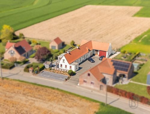                                         Hoeve te koop in Saint-Sauveur, € 425.000
