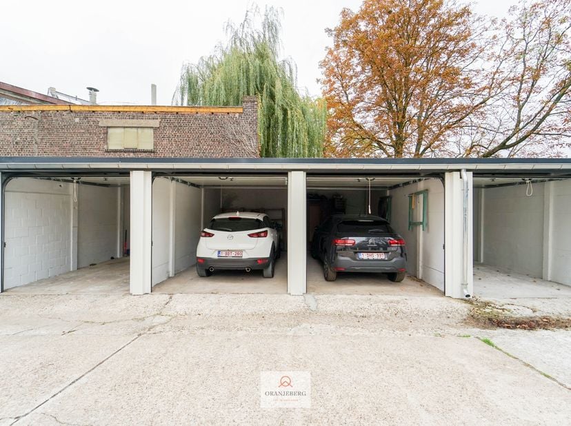 Garage à vendre
                    à 9000 Gent