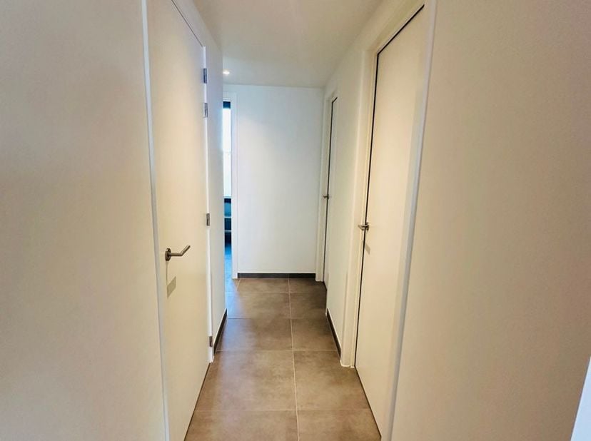 Modern nieuwbouw appartement te Nieuwerkerken.<br />
<br />
Dit appartement bevindt zich in een kleinschalig project en werd gebouwd met aandacht voor