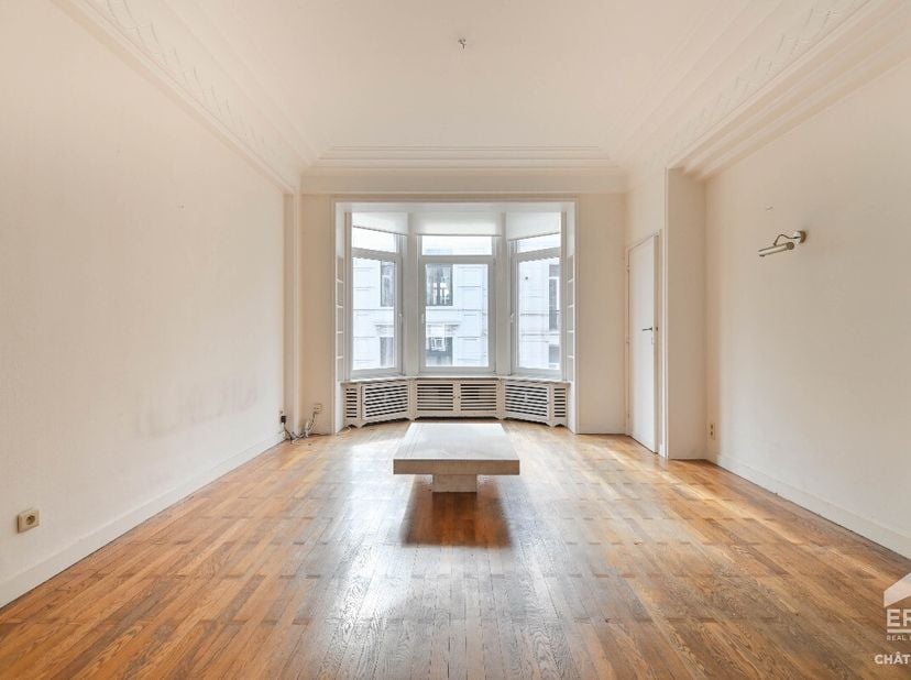 [[ DIT PAND NEEMT DEEL AAN DE ERA OPEN HUIZEN DAG OP 13/6 VAN 16:00 TOT 17:00 ]] Ontdek dit prachtige appartement met 2 slaapkamers en bureau, ideaal