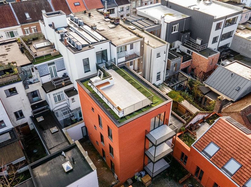 Dit kleinschalige nieuwbouwproject bestaat uit 7 appartementen en is ideaal als opbrengsteigendom met sterk verhuurpotentieel.<br />
Gelegen in de Van