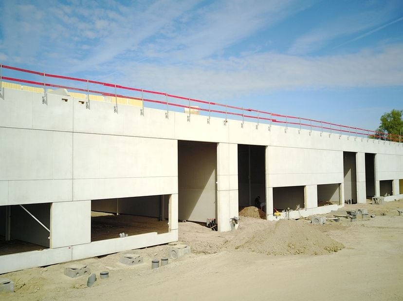 Deze KMO-unit van 284m² maakt deel uit van het nieuwe KMO park Heiplas met 39 nieuwbouw, casco KMO-units op de hoek van de Kleiweg en de Wichelsesteen