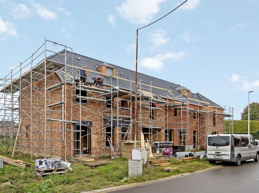 Nieuwbouwwoning met drie slaapkamers op uiterst centrale doch rustig gelegen perceel te Zonhoven.<br />
Ontworpen voor gezinnen en levensgenieters die